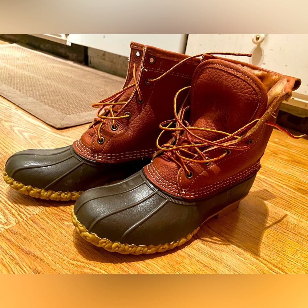 LL Bean “Bean Boot” Women’s 9M 8” Sherling Lined Insulated.